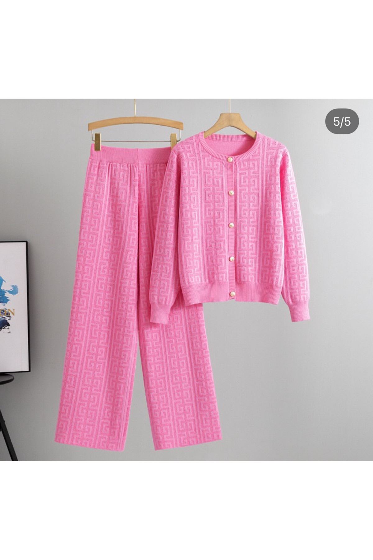 ملابس نسائية شتوية قاط 