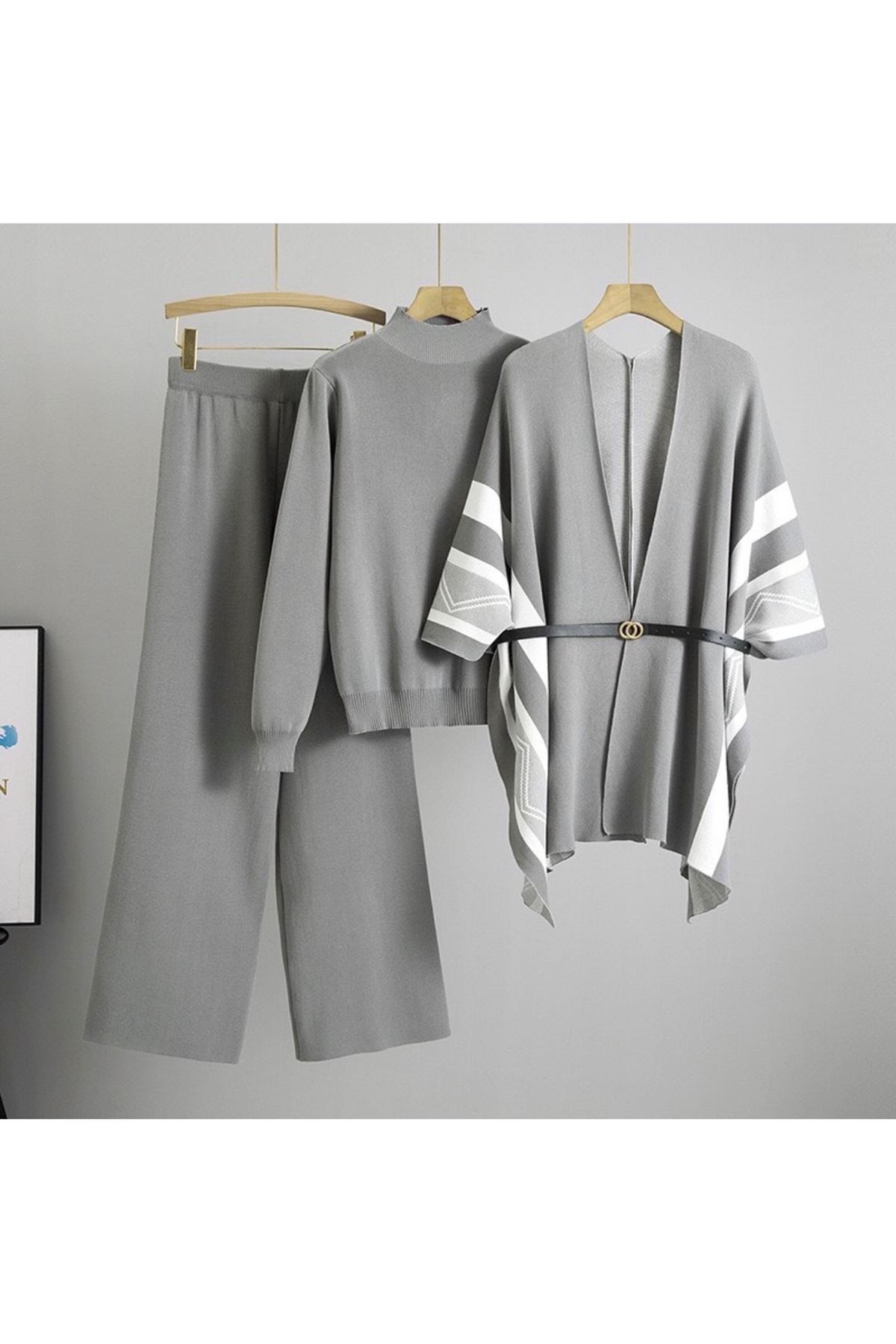 ملابس نسائية شتوية قاط