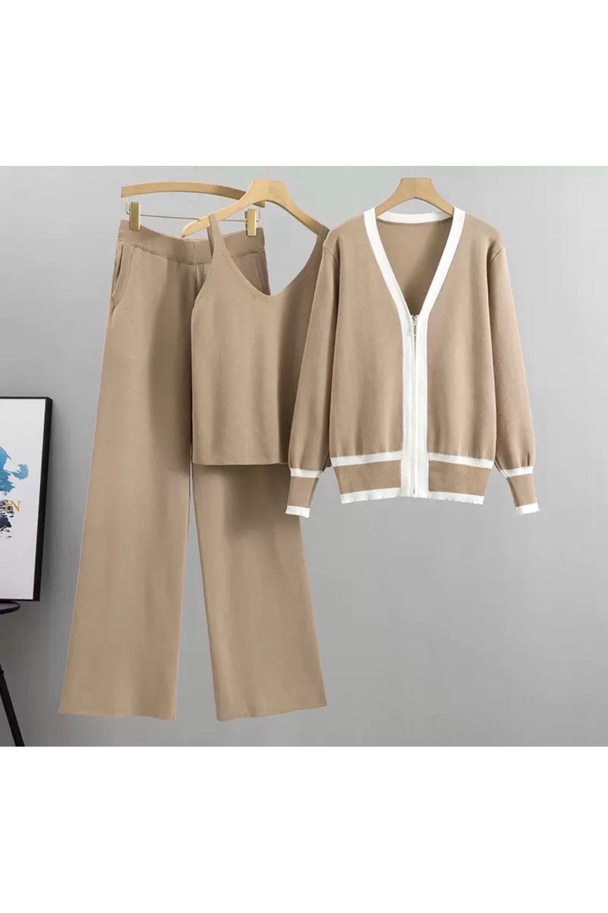 ملابس نسائية شتوية قاط