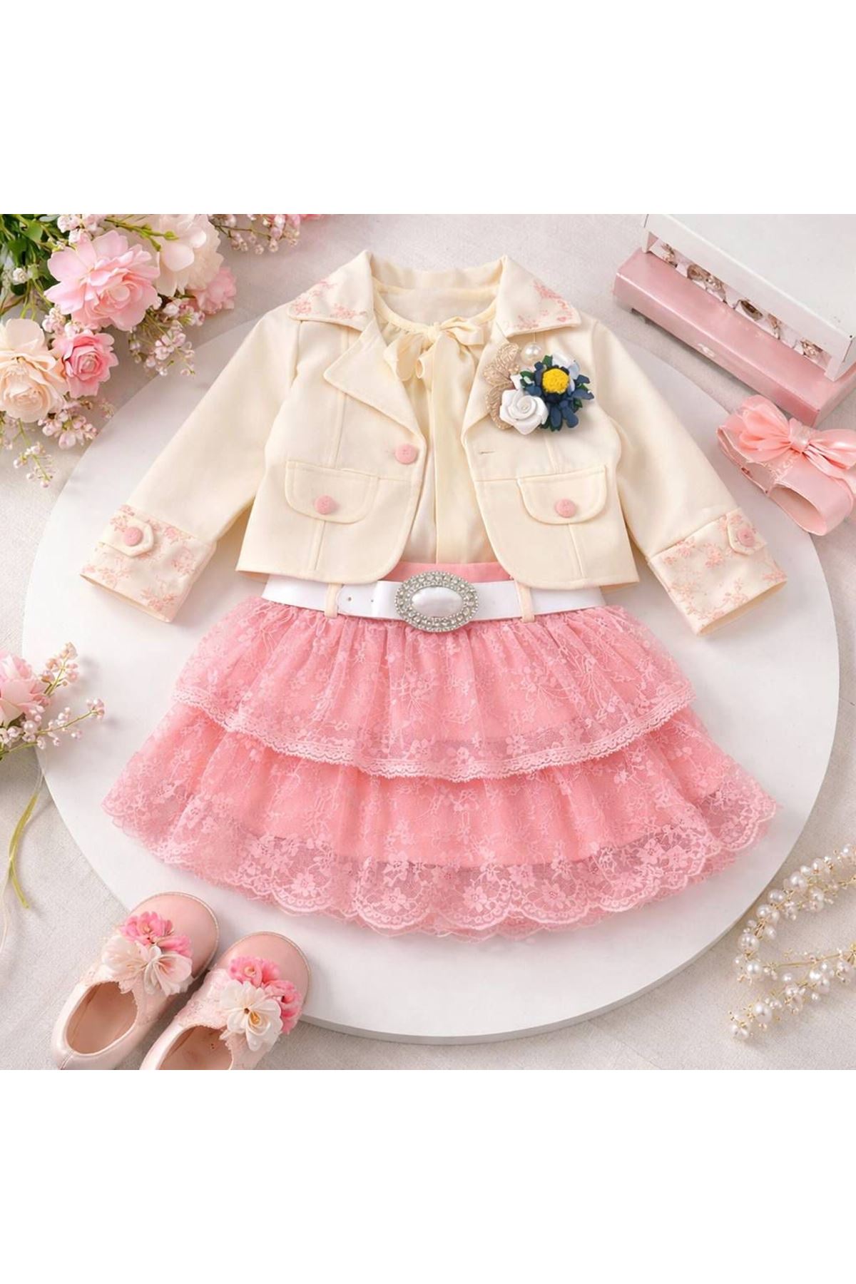 طفل بنت صيفية تنورة و جاكيت 