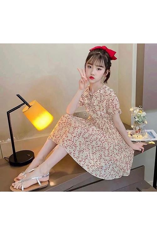 طفل بنت صيفية فستان