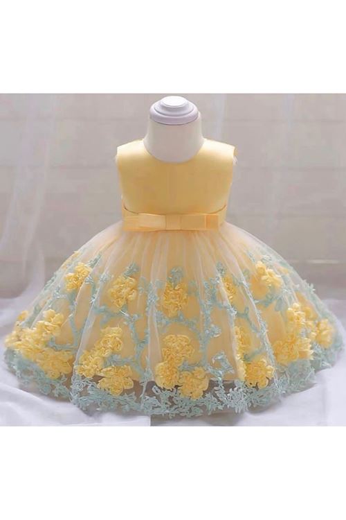 طفل بنت صيفية فستان