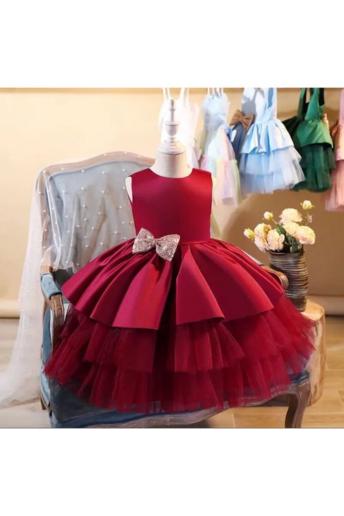 طفل بنت صيفية فستان