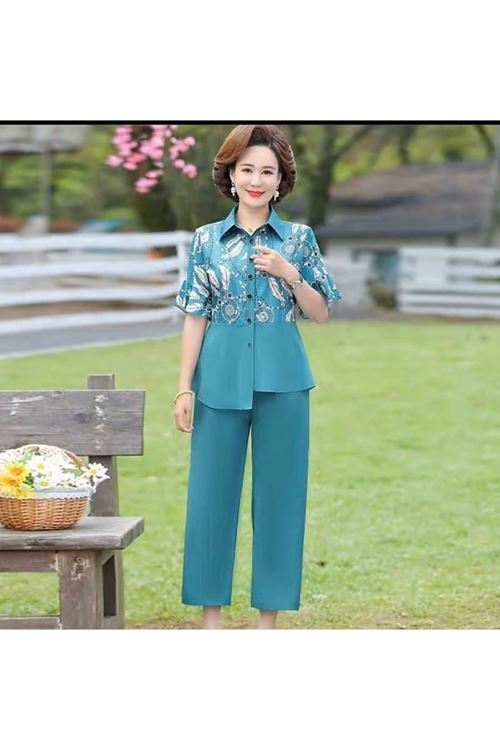 ملابس نسائية صيفيّة قاط