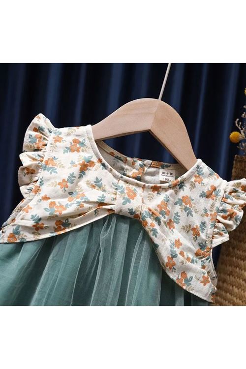 طفل بنت صيفية فستان