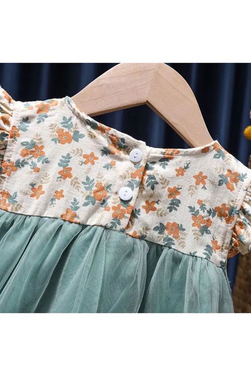 طفل بنت صيفية فستان