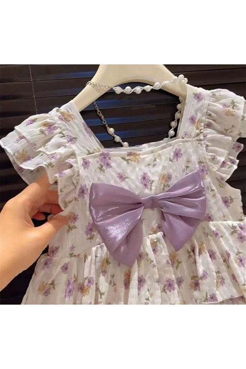 طفل بنت صيفية فستان