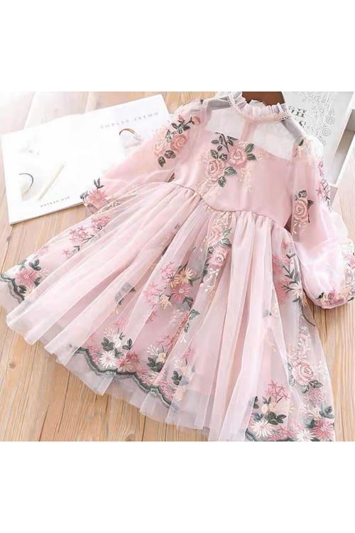 طفل بنت صيفية فستان