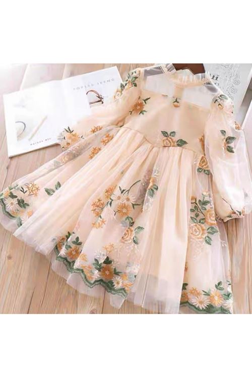 طفل بنت صيفية فستان