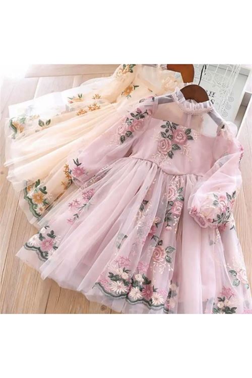 طفل بنت صيفية فستان