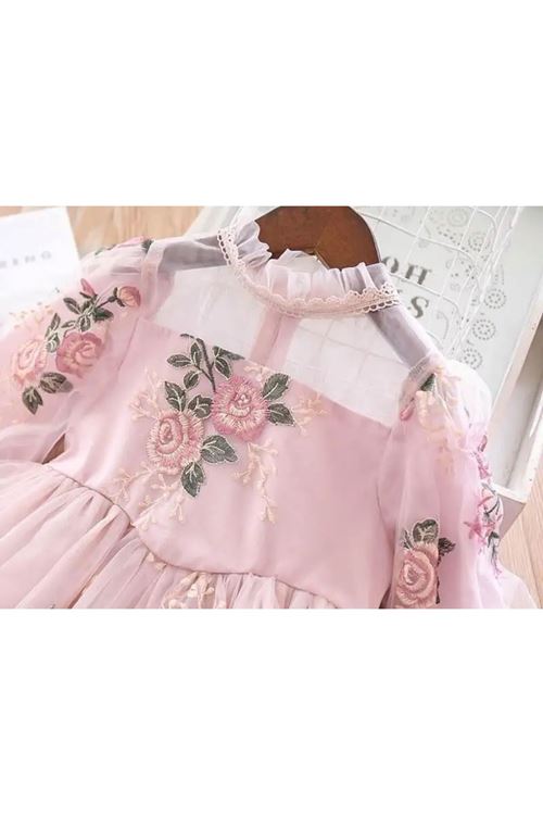 طفل بنت صيفية فستان