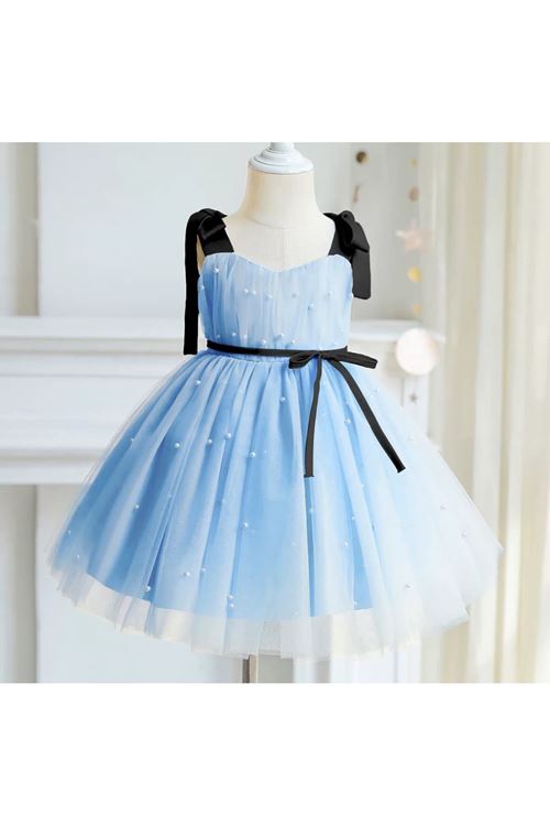 طفل بنت صيفية فستان