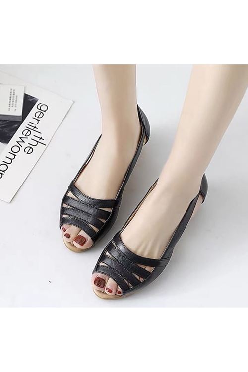 حذاء نسائي. صيفي