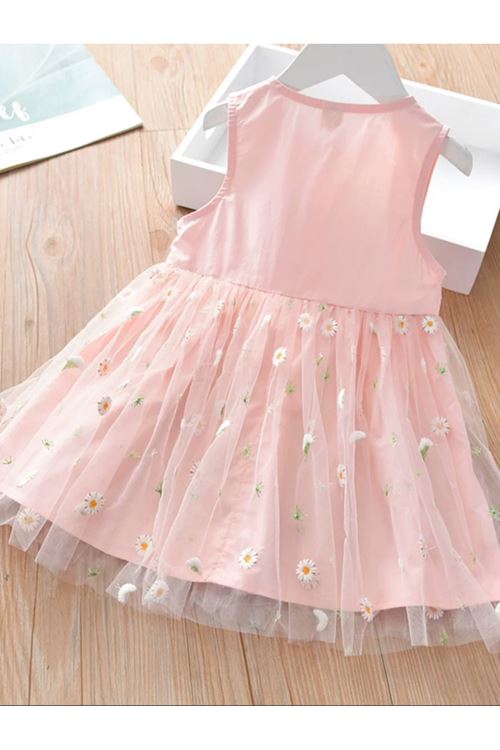 طفل بنت صيفية فستان