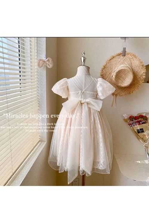 طفل بنت صيفية فستان