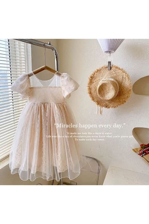 طفل بنت صيفية فستان