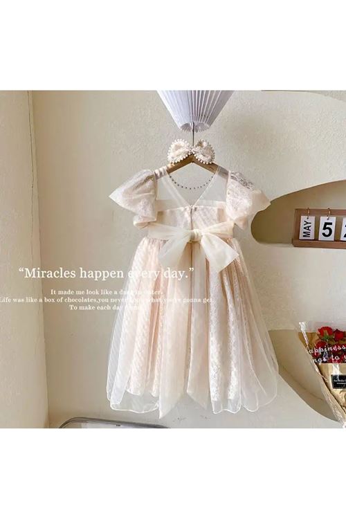 طفل بنت صيفية فستان