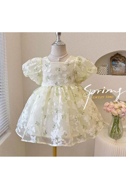 طفل بنت صيفية فستان