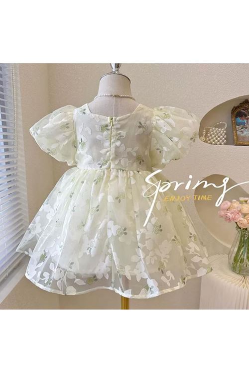 طفل بنت صيفية فستان