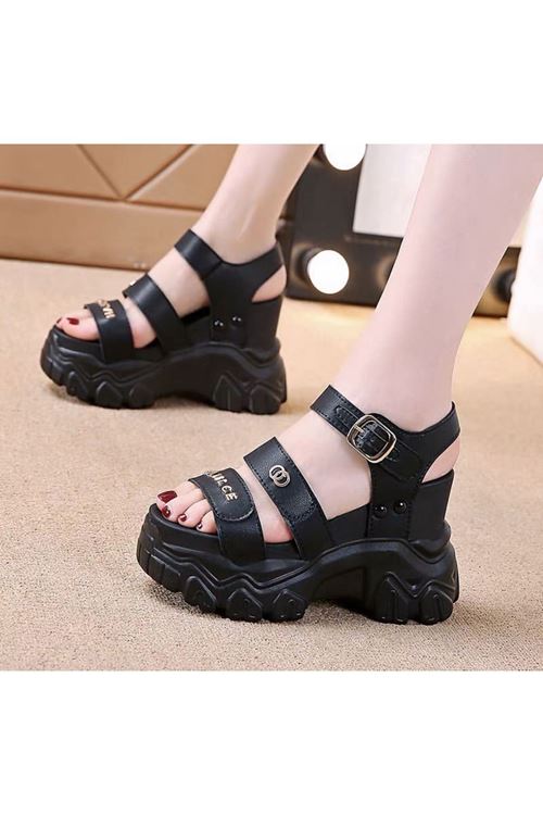 الأحذية النسائية الصيفية كعب