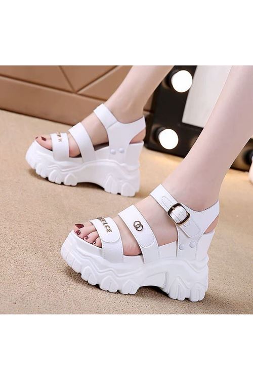 الأحذية النسائية الصيفية كعب