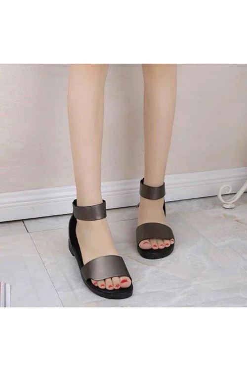 ‎الأحذية النسائية  الصيفية صندل