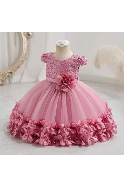 طفل بنت صيفية فستان