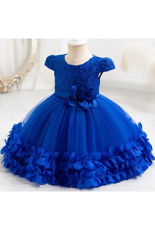 طفل بنت صيفية فستان