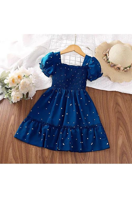 طفل بنت صيفية فستان