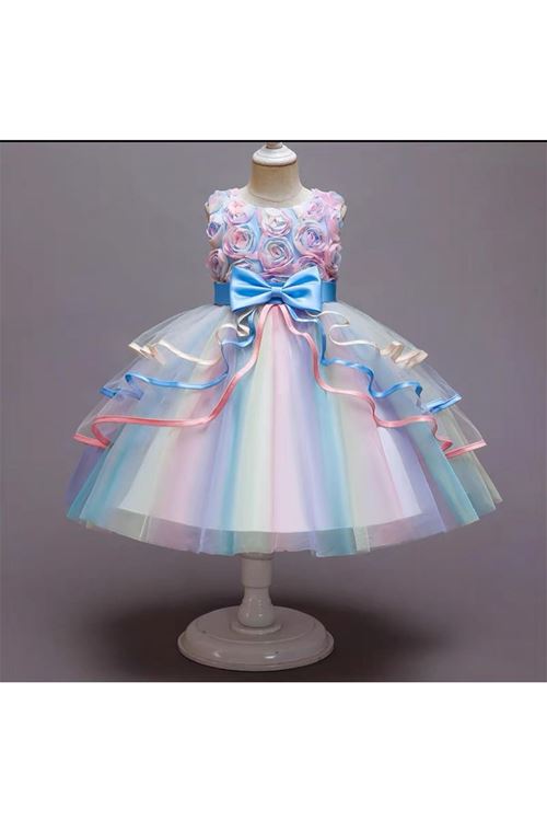 طفل بنت صيفية فستان