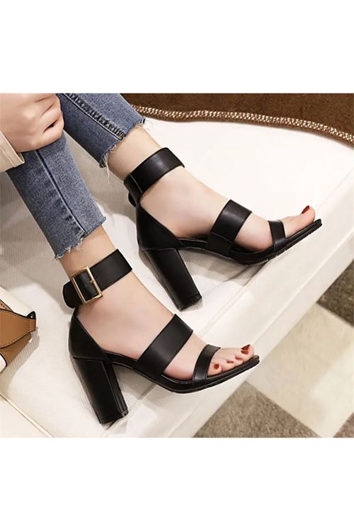 الأحذية النسائية الصيفية كعب