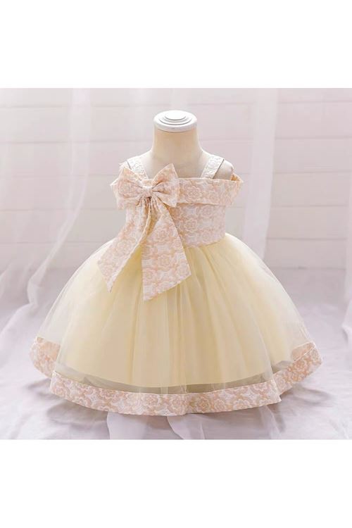 طفل بنت صيفية فستان