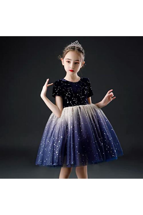 طفل بنت صيفية فستان