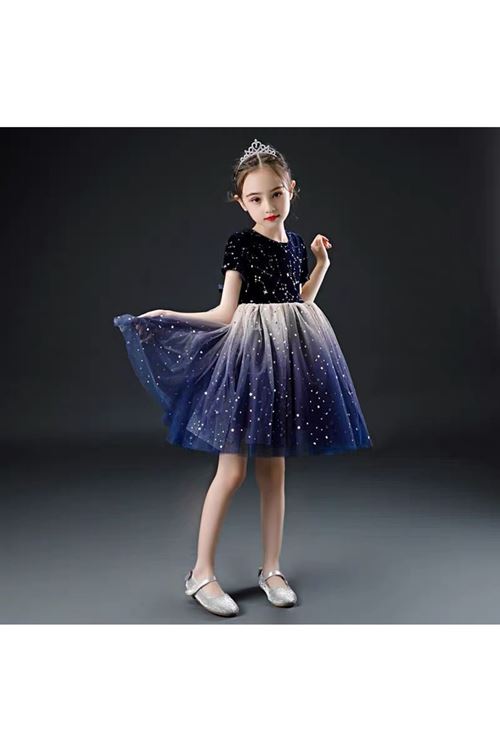 طفل بنت صيفية فستان