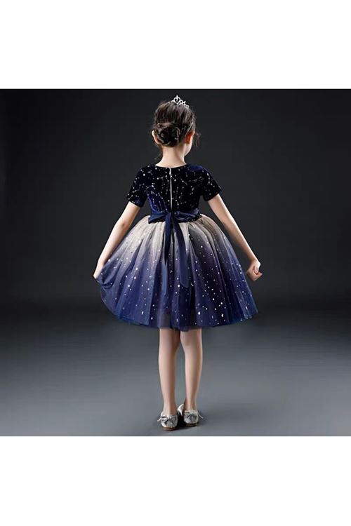 طفل بنت صيفية فستان