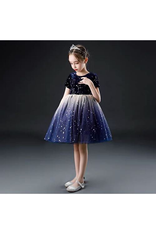 طفل بنت صيفية فستان