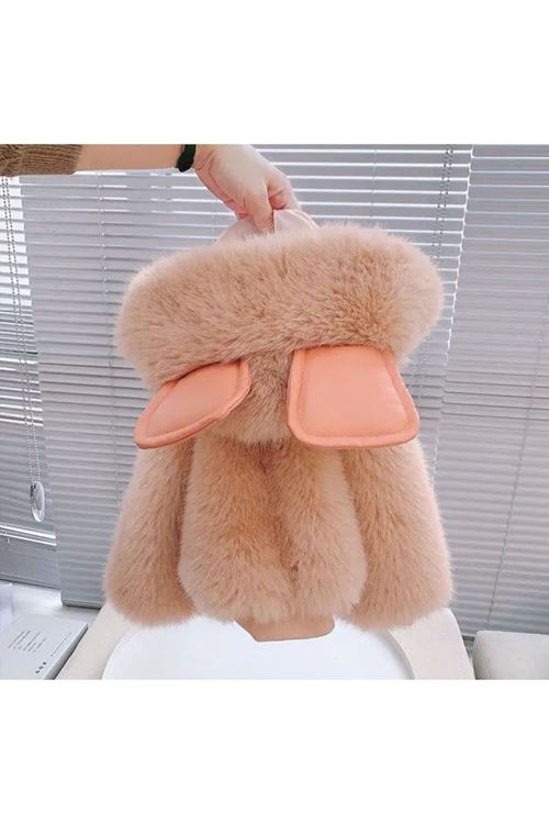 طفل بنت شتوية جاكيت