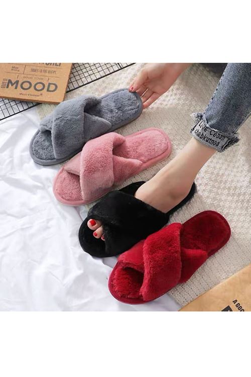 الأحذية النسائية الشتوية شبشب