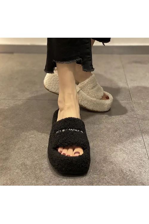 الأحذية النسائية الشتوية شبشب