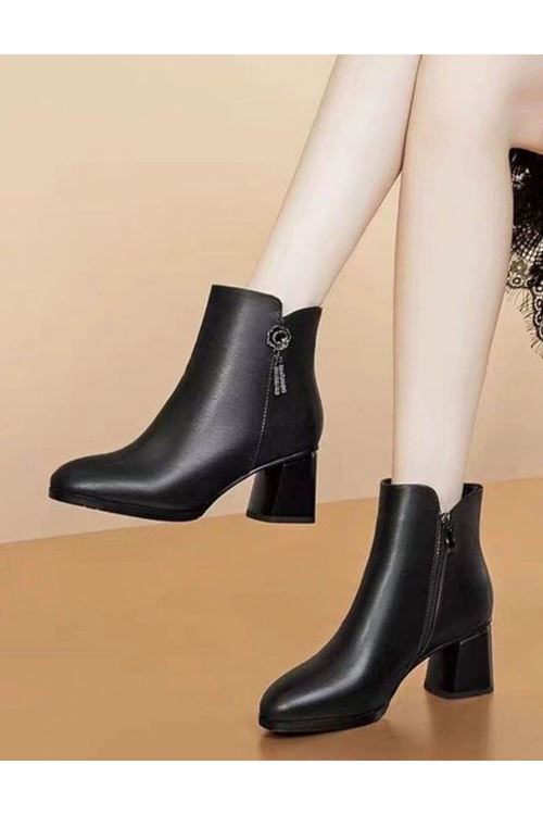 الأحذية النسائية الشتوية بوت قصير فلات	