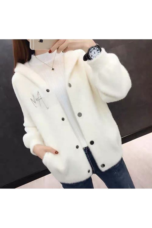 ملابس نسائية شتوية سترة صوف 