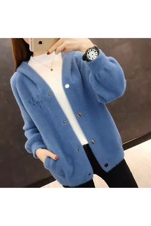 ملابس نسائية شتوية سترة صوف 