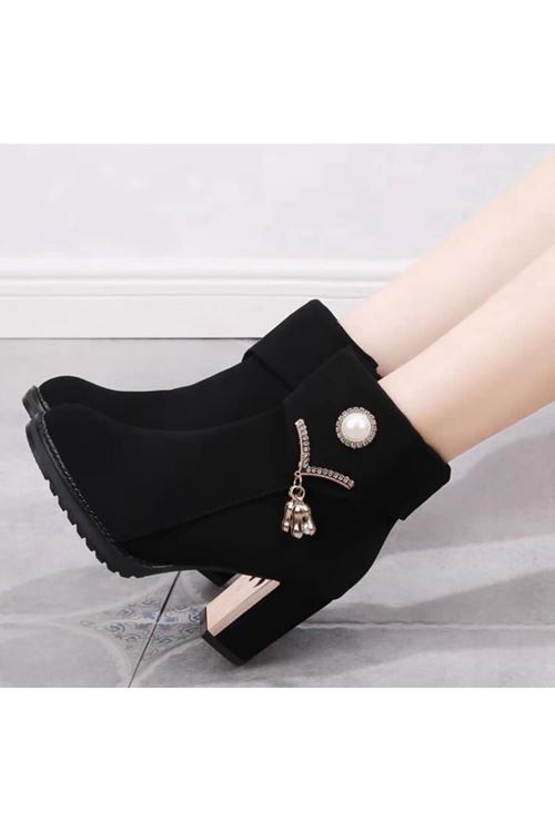 ‎الأحذية  نسائية  شتوية  بوت قصير كعب