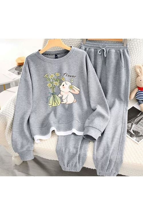 الملابس النسائية الشتوية التراك