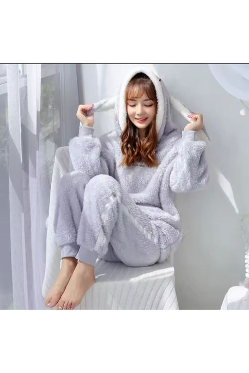 ملابس نسائية شتوية تراك