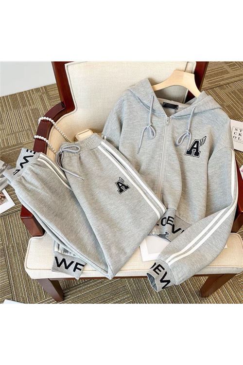 ملابس نسائية شتوية تراك