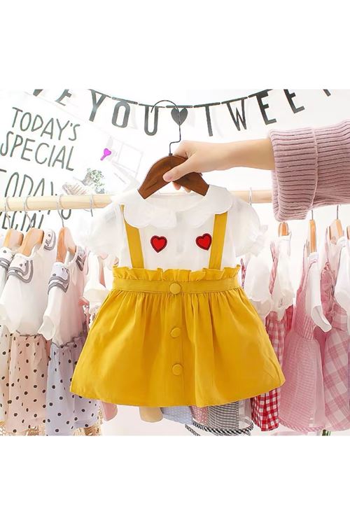 طفل بنت صيفية فستان