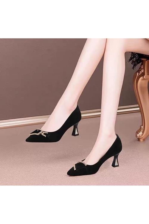 ‎الأحذية النسائية  الصيفية  كعب