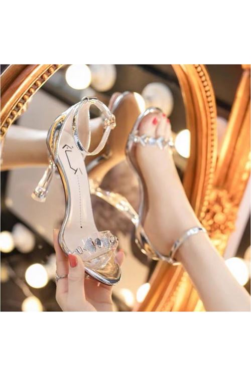 ‎الأحذية النسائية  الصيفية  كعب