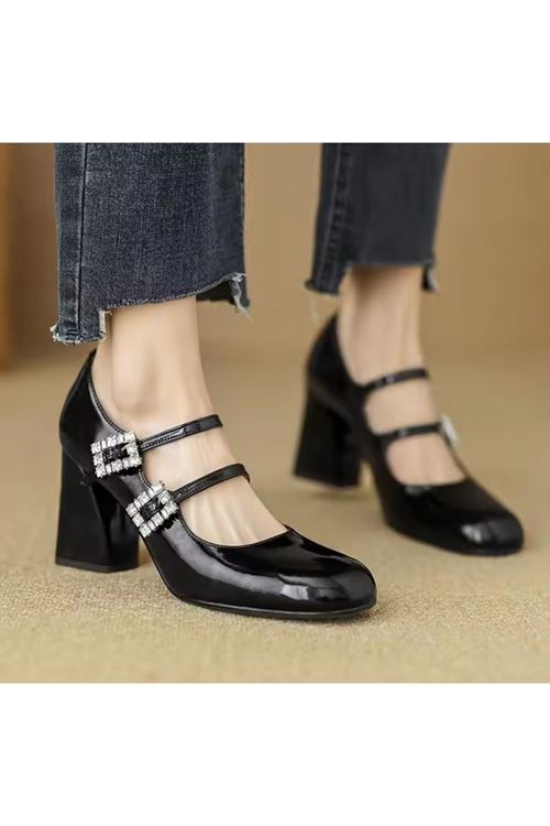 الأحذية النسائية الصيفية  كعب